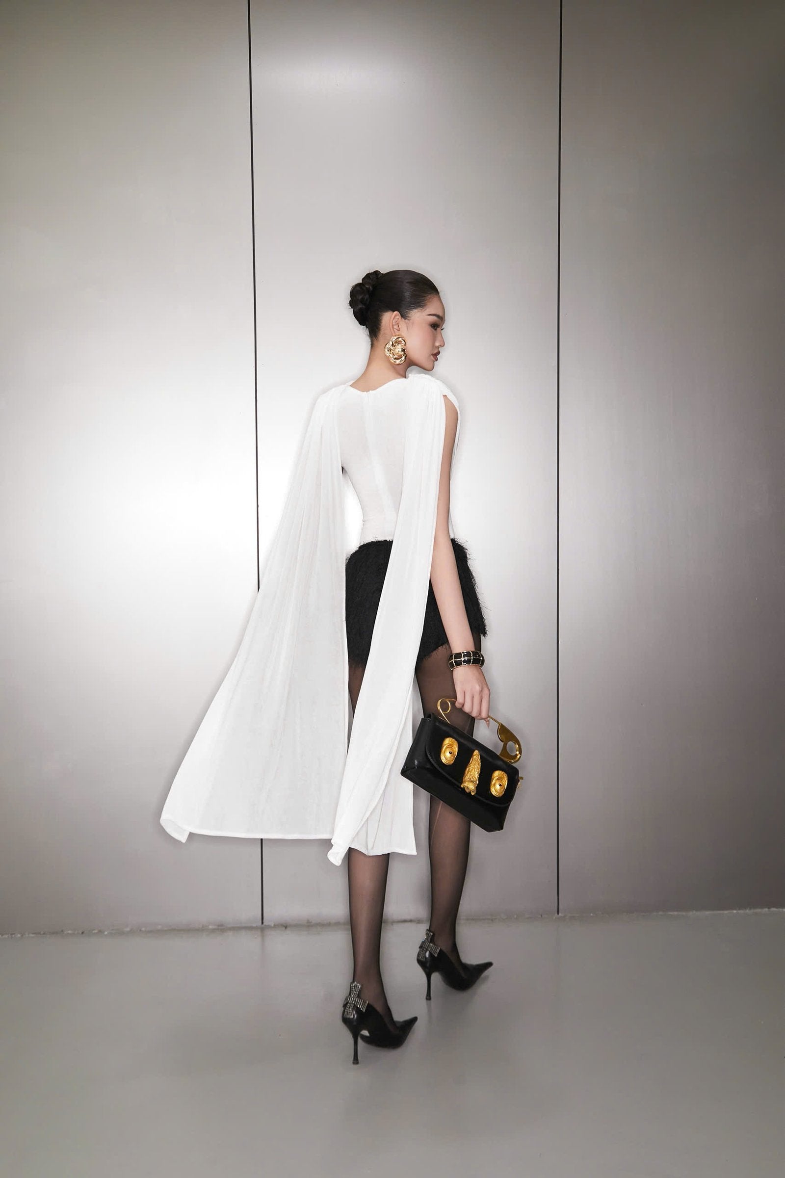 Elegant Flowy Shoulder Cape Sleeve Ruched Detail Sleeveless Top For Evening Occasion